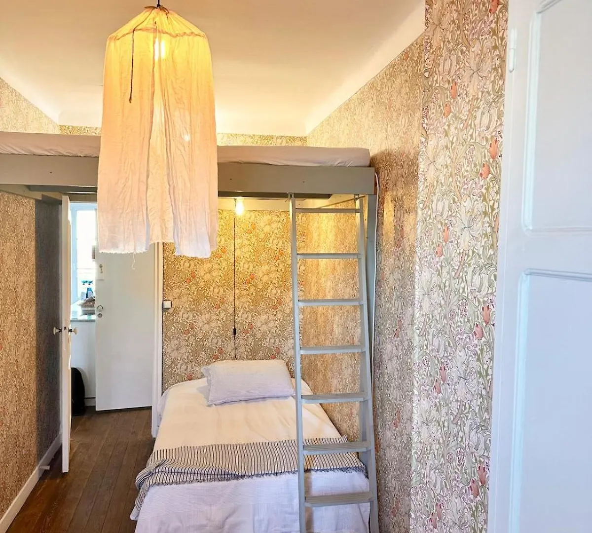 French Classic Apartm 2 Bedroom Best Location Cannes France